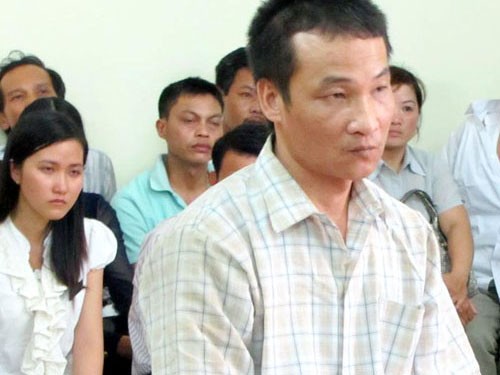 Em trai đâm chết anh bằng 14 nhát dao Em trai đâm chết anh bằng 14 nhát dao