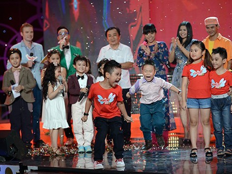 Cậu nhóc răng sún 6 tuổi thành quán quân Đồ Rê Mí 2013 Cậu nhóc răng sún 6 tuổi thành quán quân Đồ Rê Mí 2013