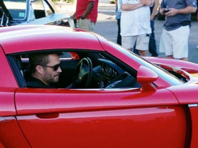 Nụ cười cuối cùng của Paul Walker trên chiếc Porsche Nụ cười cuối cùng của Paul Walker trên chiếc Porsche