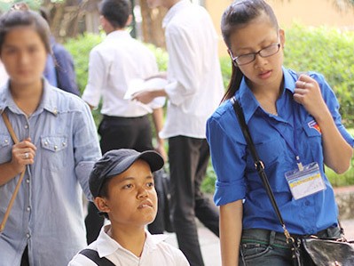 Khâm phục những sĩ tử giàu nghị lực Khâm phục những sĩ tử giàu nghị lực