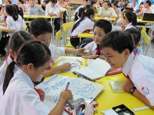 Thầy trò cùng tiến với “Bàn tay nặn bột” Thầy trò cùng tiến với “Bàn tay nặn bột”
