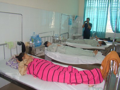 Sau bữa ăn tối, 113 công nhân nhập viện Sau bữa ăn tối, 113 công nhân nhập viện