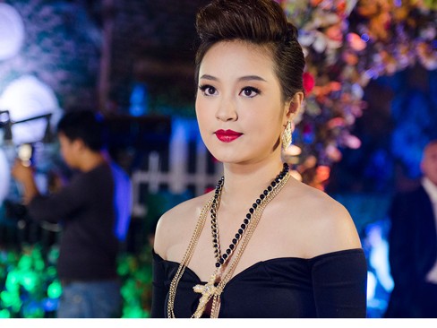 Hotgirl My Vân tái xuất, khoe vòng một nóng bỏng Hotgirl My Vân tái xuất, khoe vòng một nóng bỏng