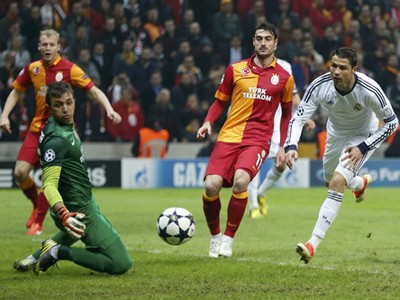 Real Madrid nhọc nhằn đi tiếp, Malaga mất vé đáng tiếc Real Madrid nhọc nhằn đi tiếp, Malaga mất vé đáng tiếc