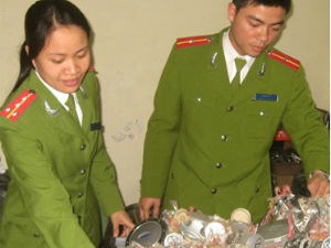 Đầu năm đi 'chợ đạo chích' Hà Nội Đầu năm đi 'chợ đạo chích' Hà Nội