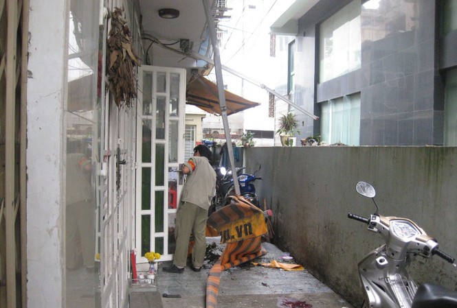Rơi từ nhà cao tầng xuống đất tử vong Hiện trường vụ việc