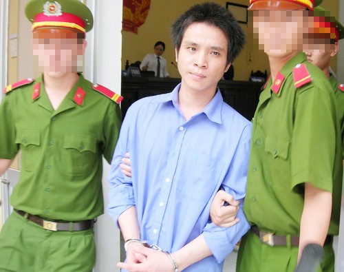 Hơn 300 người xin tội cho kẻ sát nhân 'say tình chị dâu' Hơn 300 người xin tội cho kẻ sát nhân 'say tình chị dâu'