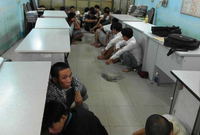 Bắt 37 con bạc trong trường gà lưu động Bắt 37 con bạc trong trường gà lưu động