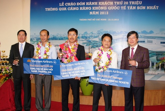 Một hành khách được tặng 20 vé bay khứ hồi Một hành khách được tặng 20 vé bay khứ hồi