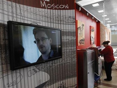 Rút đơn tị nạn ở Nga, Snowden dọa tiếp tục tiết lộ về Mỹ Rút đơn tị nạn ở Nga, Snowden dọa tiếp tục tiết lộ về Mỹ
