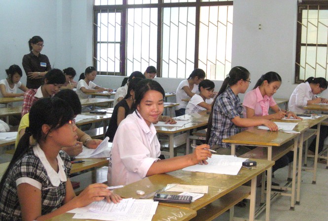55 thí sinh bị kỉ luật trong đợt thi CĐ Thí sinh làm bài thi môn Địa Lý tại trường Cao đẳng Nội vụ