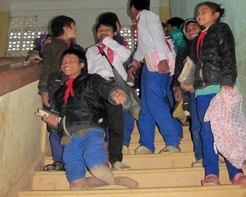 Cậu học trò Vân Kiều bị hoại tử đôi chân giàu nghị lực Cậu học trò Vân Kiều bị hoại tử đôi chân giàu nghị lực