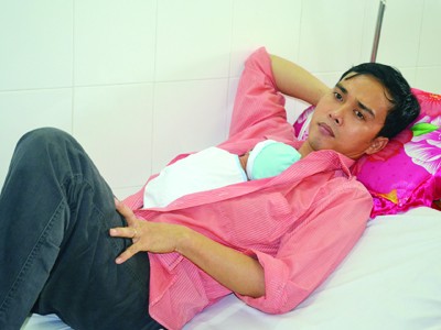 Ở phòng ấp con bằng phương pháp Kangaroo Ở phòng ấp con bằng phương pháp Kangaroo