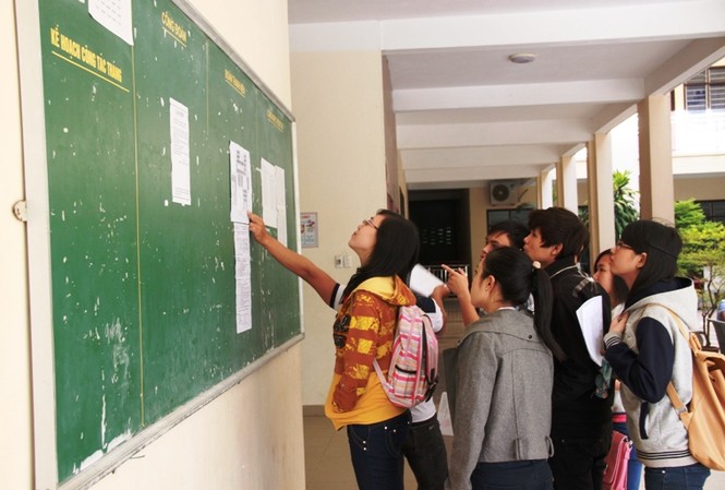 Tỷ lệ thí sinh đến làm thủ tục thi ở nhiều trường tăng Tỷ lệ thí sinh đến làm thủ tục thi ở nhiều trường tăng