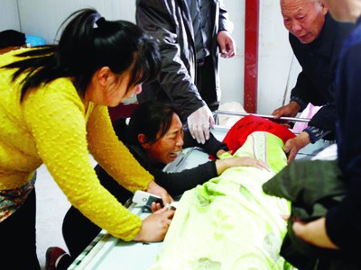 Hiệu trưởng pha sữa độc, 2 trẻ chết Hiệu trưởng pha sữa độc, 2 trẻ chết