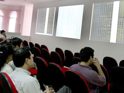 VN-Index và HNX-Index giảm hơn hai điểm VN-Index và HNX-Index giảm hơn hai điểm