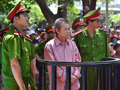 Trời không dung, đất không tha Trời không dung, đất không tha