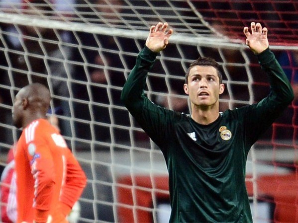Ronaldo lại lập hattrick, Real quật ngã Ajax Ronaldo lại lập hattrick, Real quật ngã Ajax