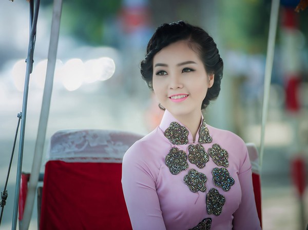 Thụy Vân mặc áo dài đẹp mê hồn dạo phố đầu năm Thụy Vân mặc áo dài đẹp mê hồn dạo phố đầu năm