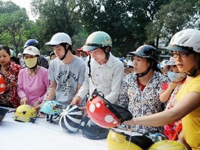 Mũ bảo hiểm tăng giá liên tục Mũ bảo hiểm tăng giá liên tục
