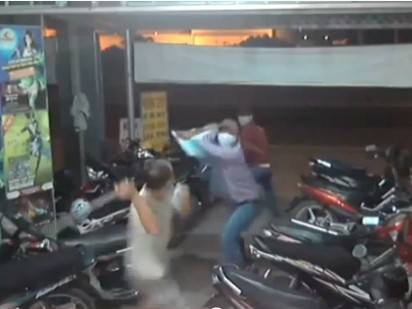 Vác mã tấu đi cướp gặp ngay lính đặc công Vác mã tấu đi cướp gặp ngay lính đặc công