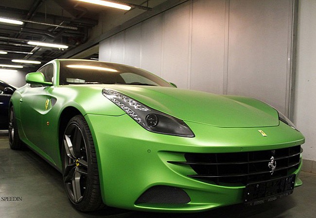 Đại gia Nga Đại gia Nga "chơi trội" với Ferrari FF màu xanh lục