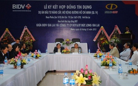 Gần 1.400 tỷ đồng nâng cấp đường Hồ Chí Minh Gần 1.400 tỷ đồng nâng cấp đường Hồ Chí Minh