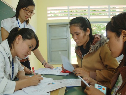 Hạ điểm chuẩn để cứu trường tư? Hạ điểm chuẩn để cứu trường tư?
