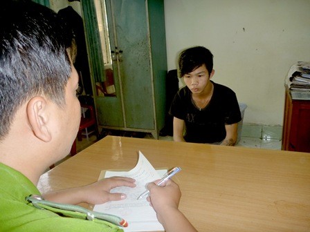 Mất túi xách có nhiều vàng sau 15 phút vào nhà tắm Mất túi xách có nhiều vàng sau 15 phút vào nhà tắm
