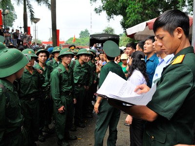 2.500 thanh niên Hà Nội nhập ngũ Thanh niên Thủ đô tòng quân