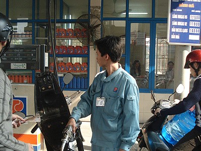 Chiêu 'ăn cắp' mới của các cây xăng Chiêu 'ăn cắp' mới của các cây xăng