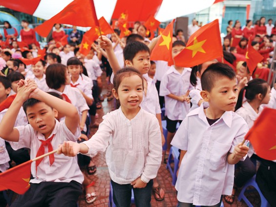 Học sinh khuyết tật hát Quốc ca... bằng tay trong lễ khai giảng Học sinh khuyết tật hát Quốc ca... bằng tay trong lễ khai giảng