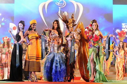 Hoa hậu Nhật Bản đoạt Miss trang phục truyền thống Hoa hậu Nhật Bản đoạt Miss trang phục truyền thống