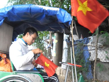 Xuyên Việt bằng... xe lắc Xuyên Việt bằng... xe lắc