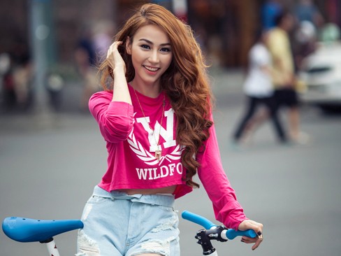 Ngân Khánh tự tin khoe nhan sắc 'dao kéo' Ngân Khánh tự tin khoe nhan sắc 'dao kéo'