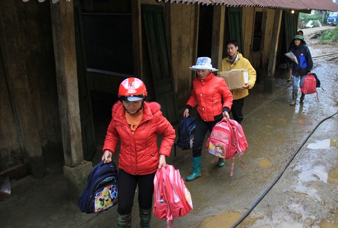 Trường bị lũ quét sắp khai giảng năm học mới Trường bị lũ quét sắp khai giảng năm học mới