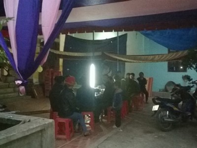 Xông vào đám cưới cướp vàng trên tay chú rể? Xông vào đám cưới cướp vàng trên tay chú rể?