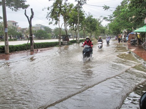 Mưa lớn vùng núi, đồng bằng ngập lụt diện rộng Mưa lớn vùng núi, đồng bằng ngập lụt diện rộng