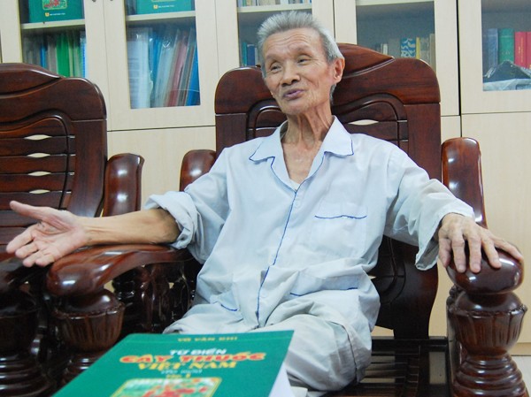 Gỗ sưa chữa bách bệnh là tào lao Ông Võ Văn Chi khẳng định:
“Chưa có nghiên cứu nào cho thấy
gỗ sưa chữa bệnh”