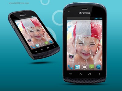 Smartphone vẫn 'sống' khi ngâm trong nước 30 phút Smartphone vẫn 'sống' khi ngâm trong nước 30 phút