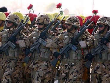 Iran có thể thiêu rụi Israel chỉ trong 24 giờ? Binh sỹ Iran trong cuộc diễu binh kỉ niệm Ngày Quân đội nước này.
