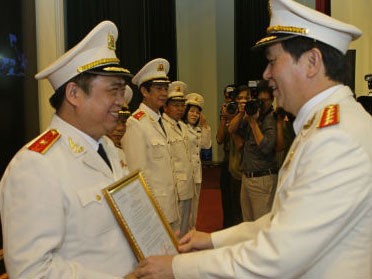 Tướng Đỗ Hữu Ca có gần 57% tín nhiệm cao Tướng Đỗ Hữu Ca có gần 57% tín nhiệm cao