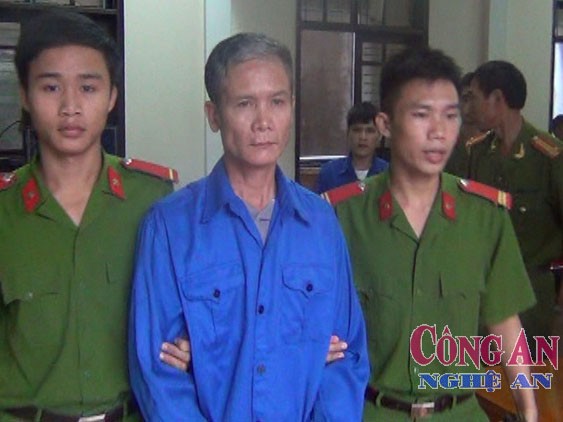 Đang ngủ bị chồng 'hờ' dùng búa đinh sát hại Đang ngủ bị chồng 'hờ' dùng búa đinh sát hại