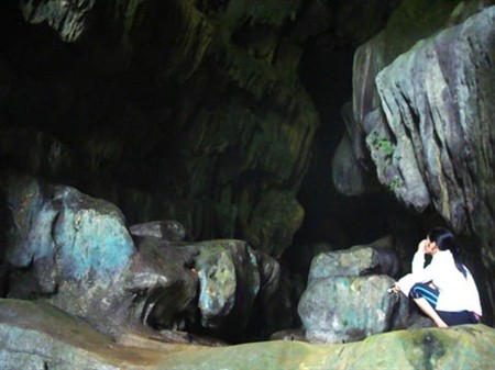 Xuống sông ngầm và động nuốt người Xuống sông ngầm và động nuốt người