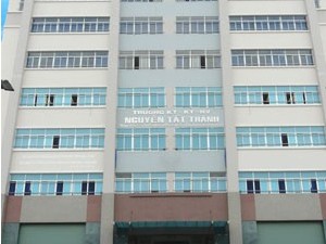 Buộc sinh viên đóng học phí cả năm Buộc sinh viên đóng học phí cả năm
