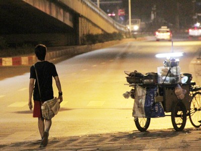 Từ những mái nhà không yên vui Từ những mái nhà không yên vui