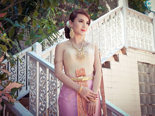 Yến Trang bất ngờ khoe ảnh mặc áo cưới hoàng gia Yến Trang bất ngờ khoe ảnh mặc áo cưới hoàng gia