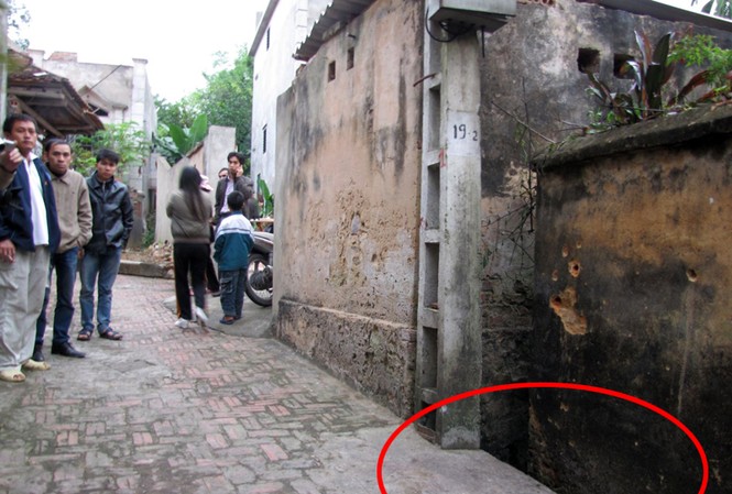 Cháu bé vụ nổ xe máy qua cơn nguy kịch Chiếc xe phát nổ cách cổng nhà chưa đầy 5m