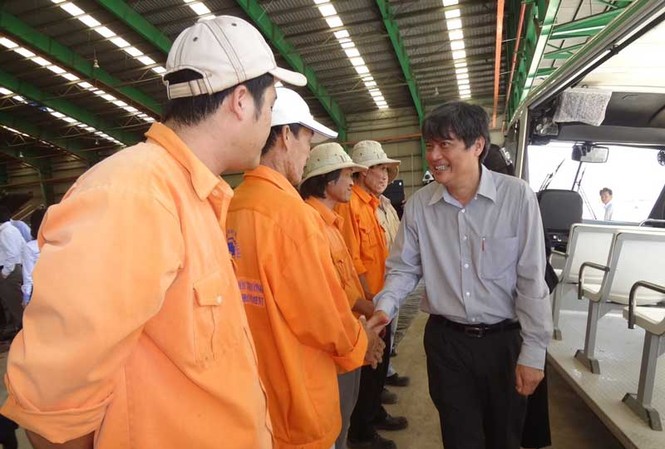 Lãnh đạo TPHCM chúc Tết công nhân Lãnh đạo TPHCM chúc Tết công nhân