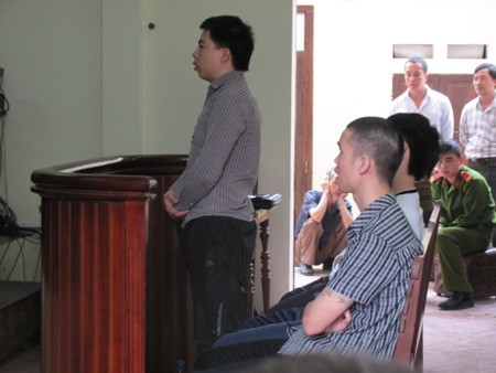 Ngày mai, xét xử 3 cựu cảnh sát trấn tiền gái mại dâm Ngày mai, xét xử 3 cựu cảnh sát trấn tiền gái mại dâm